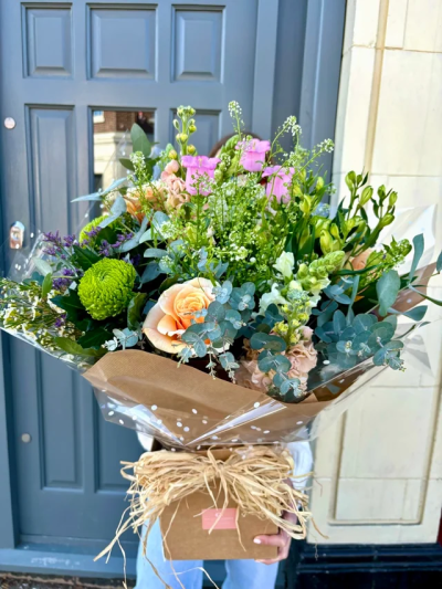 Country Garden - Designed with a beautiful wild country garden in mind, colourful blooms designed to create that wildflower feel. This bunch has all of the blooms to represent our long spring and summer days.



All bouquets come wrapped in kraft paper, with a water bag made of compostable plastic, and in a brown bag / box.



Please note: We always strive to include the freshest, most vibrant seasonal blooms, so on occasion, subject to availability, it may be necessary to substitute similar blooms to an equal or greater value to maintain our standards of excellence.