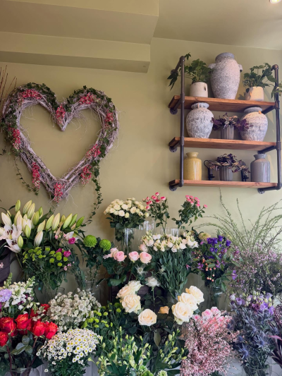Florist's Choice - Allow us to use our flower power to create something wonderful for you using fresh blooms and foliage! Finished with a water bag, kraft paper, tissue paper and a bouquet bag/box.
