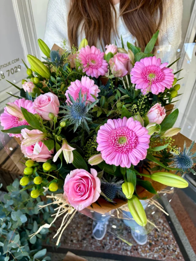Blush and Thistle - The most beautiful traditional Mother’s Day bouquet - Long lasting blooms in pretty pink. Pretty in Pink, this bouquet with its exceptionally pretty pale pink and white colour palette will provide an array of scent from both the roses and lilies as well as the eucalyptus foliage



Finished with a water bag, kraft paper, tissue paper and a bouquet bag/box.



Please note: We always strive to include the freshest, most vibrant seasonal blooms, so on occasion, subject to availability, it may be necessary to substitute similar blooms to an equal or greater value to maintain our standards of excellence.